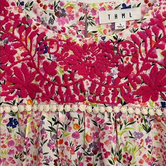 THML Floral pink Top with lots of color Accents large NWOT - Picture 2 of 5